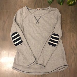 Cute patch elbow shirt